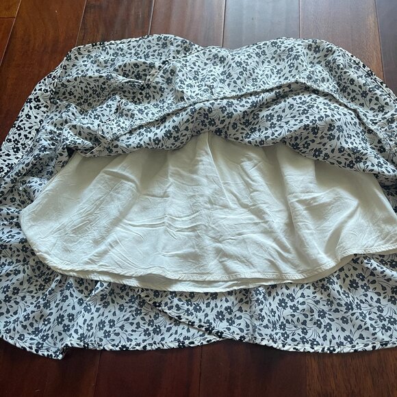 Altar’d State smocked ruffled floral skirt - Picture 4 of 7